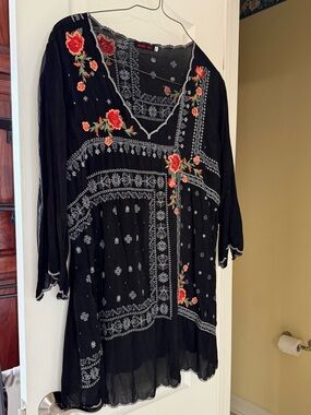 Johnny Was Embroidered Black Floral V-Neck Women's Top 1x